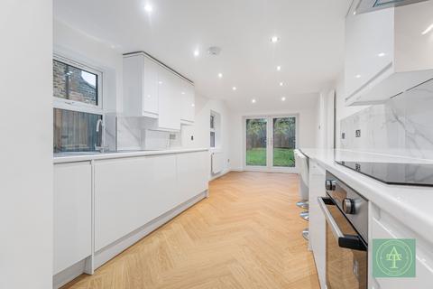 2 bedroom flat for sale, White Hart Lane, Wood Green, London, N22