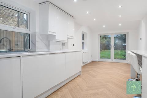 2 bedroom flat for sale, White Hart Lane, Wood Green, London, N22