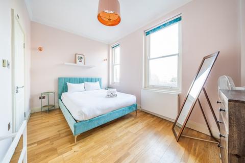 2 bedroom flat to rent, Chiswick High Road, Chiswick, London, W4