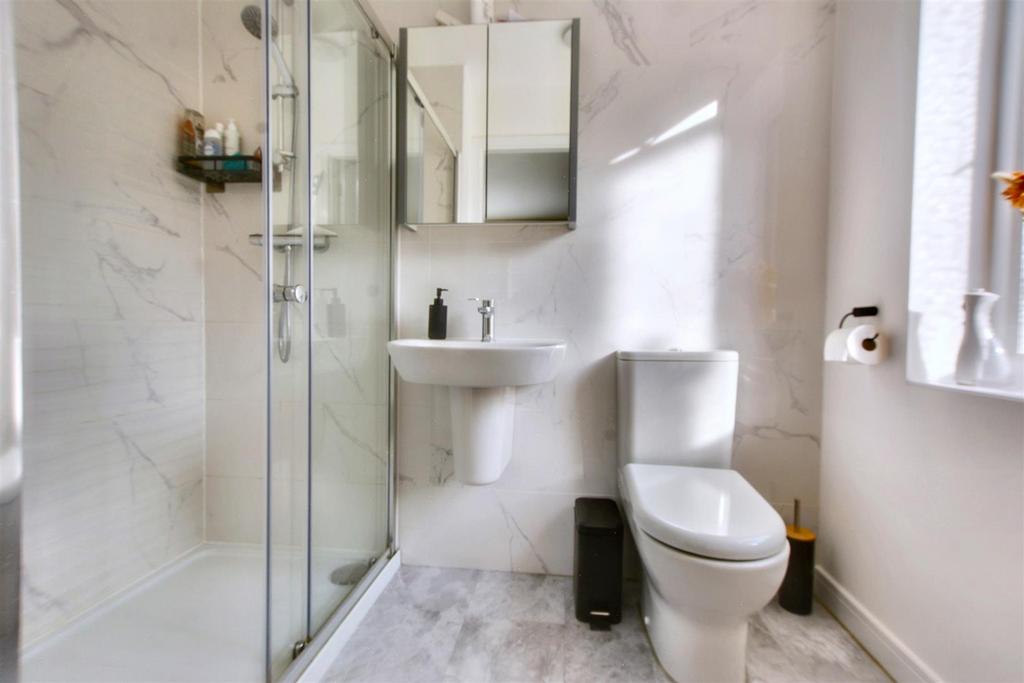 En-Suite 1.jpeg