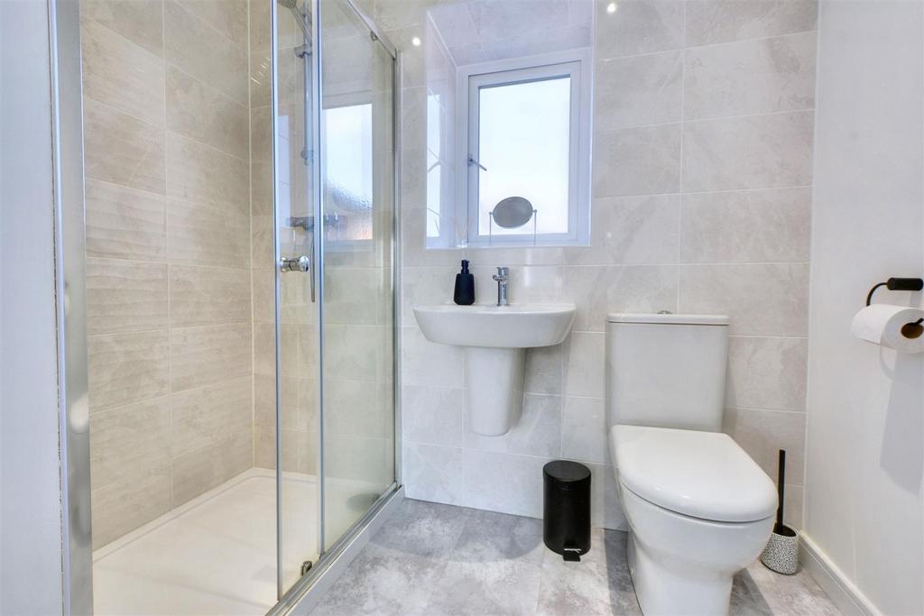 En-Suite 2.jpeg