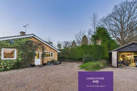 4 bedroom detached bungalow for sale - Orchard Road, Tenterden TN30