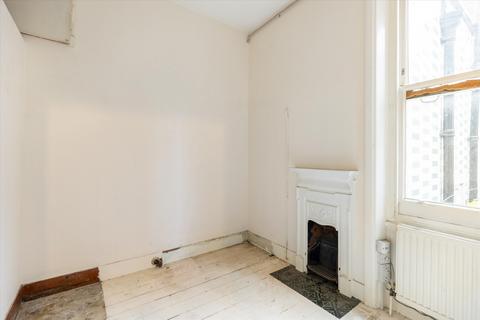 4 bedroom flat for sale, Ridgmount Gardens, London, WC1E