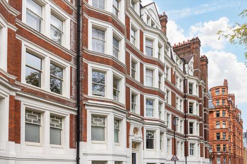 4 bedroom flat for sale, Ridgmount Gardens, London, WC1E