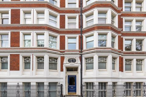 4 bedroom flat for sale, Ridgmount Gardens, London, WC1E