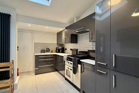 2 bedroom semi-detached house for sale, Grandstand Road, Hereford