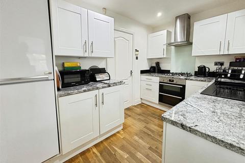 undefined, Trueman Court, Bradford BD12