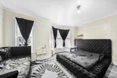 6 bedroom terraced house for sale, Warren Road, London, E10