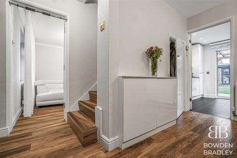 3 bedroom terraced house for sale, Lawn Farm Grove, Chadwell Heath