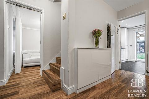 3 bedroom terraced house for sale, Lawn Farm Grove, Romford, RM6
