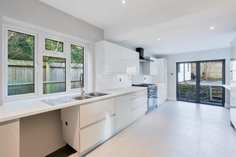 4 bedroom detached house for sale, Woodfield Hill, Coulsdon