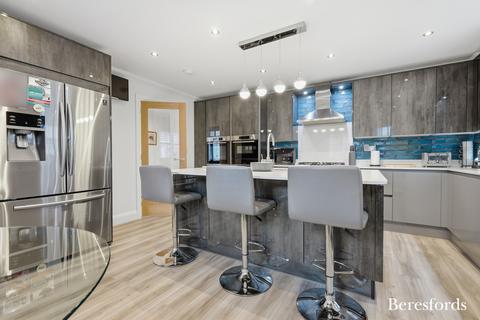 4 bedroom detached house for sale, North Drive, Hutton, CM13