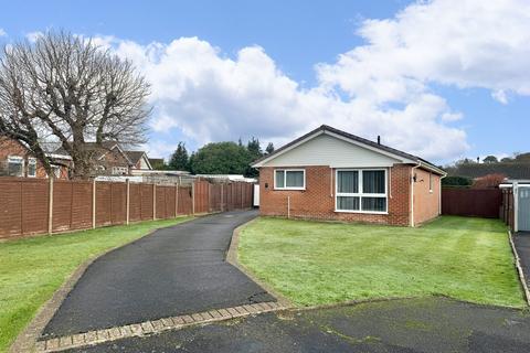 2 bedroom bungalow for sale - Pennington Close, West Moors, Ferndown, Dorset, BH22