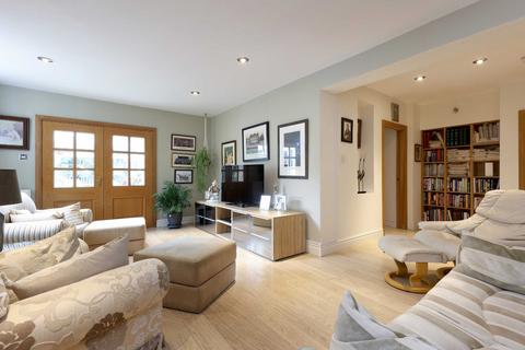 6 bedroom detached house for sale, Seeleys Close, Beaconsfield, Buckinghamshire, HP9