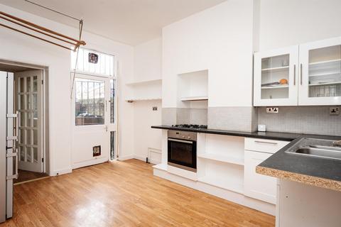2 bedroom flat for sale, Albert Road, Stroud Green