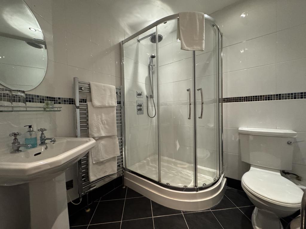 En Suite  2