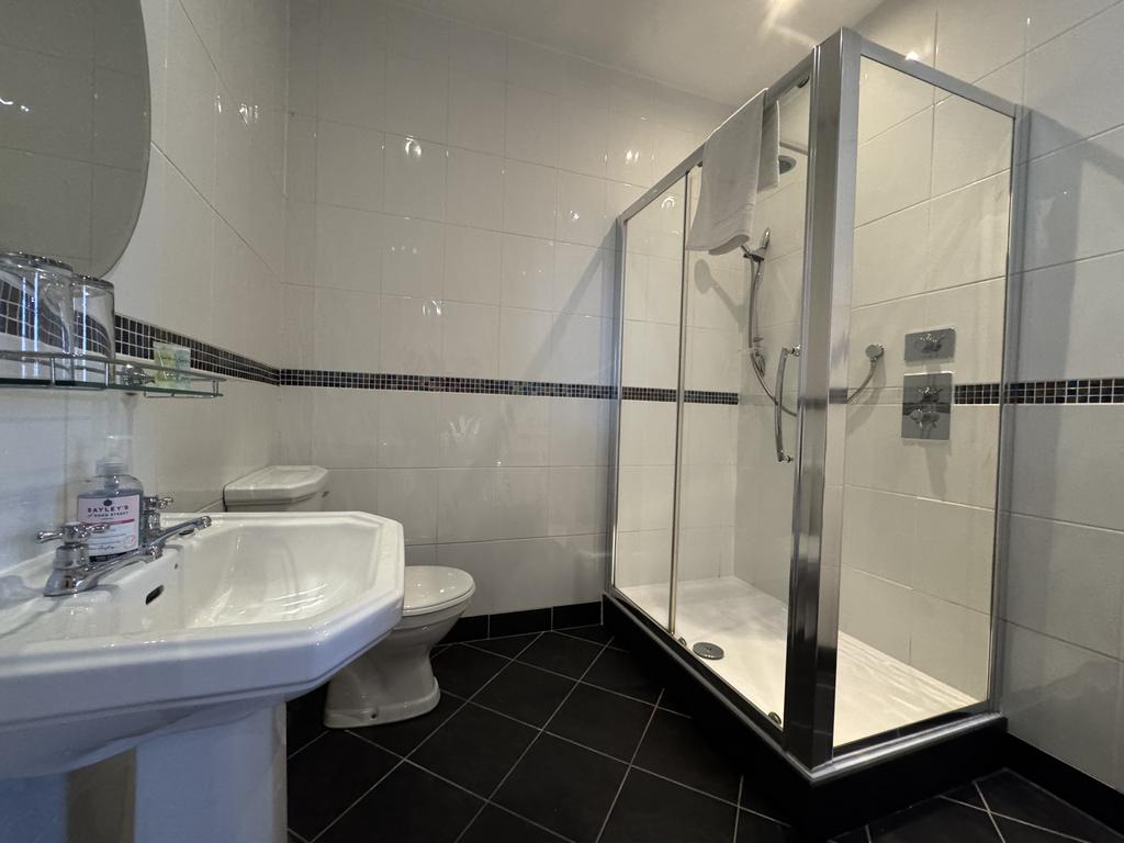 En Suite  7