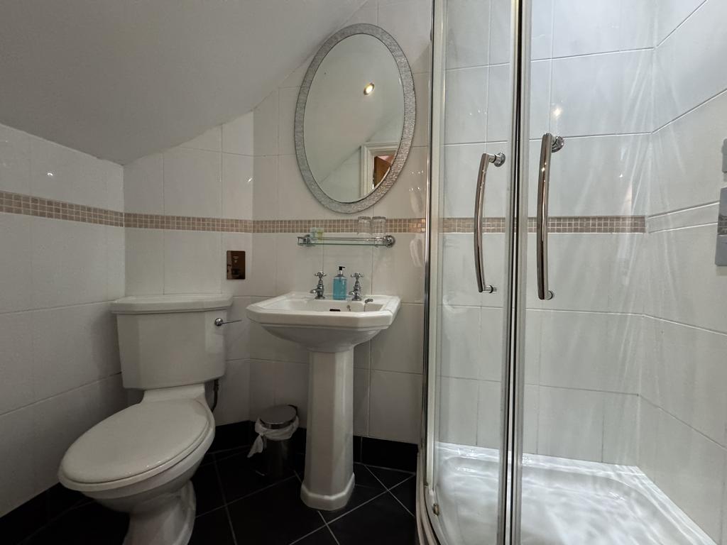 En Suite  8