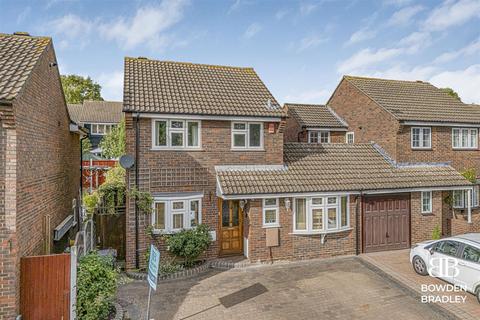 3 bedroom link detached house for sale, Owen Gardens, Woodford Green, IG8