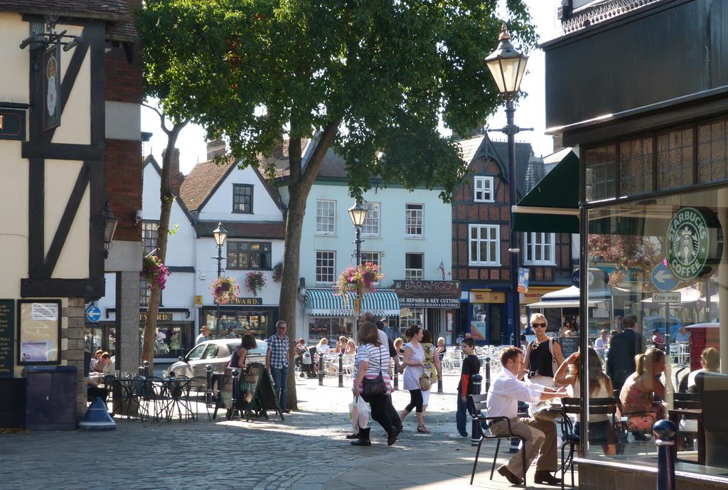 Hitchin street scene