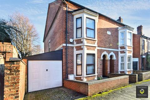 3 bedroom semi-detached house for sale - Henry Road, Gloucester