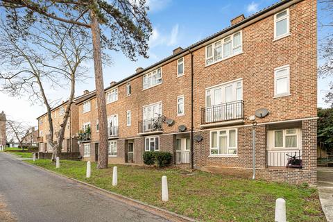 1 bedroom ground floor flat to rent - Charters Close, London SE19