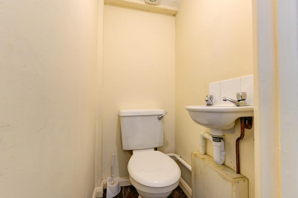 Compact WC with a standard close-coupled toilet...