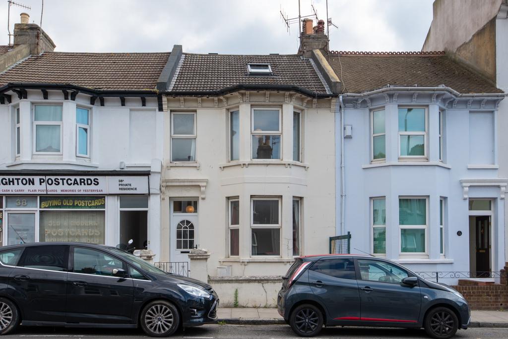 A charming row of terraced houses showing a cle...