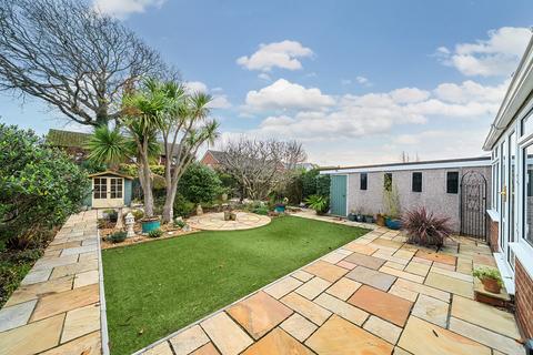 2 bedroom detached bungalow for sale, Eldon Avenue, Barton on Sea, New Milton, BH25