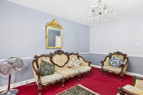 2 bedroom flat for sale, Barrow Road, London, SW16