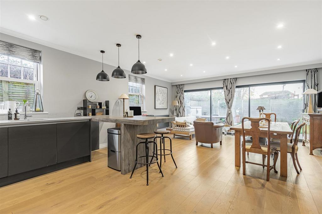 James anderson  bexhill road-sw14  16 .JPG
