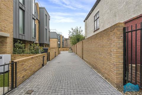 undefined, High Road, London, N12