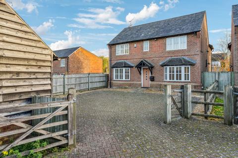 4 bedroom detached house for sale, Risborough Road, Aylesbury HP17