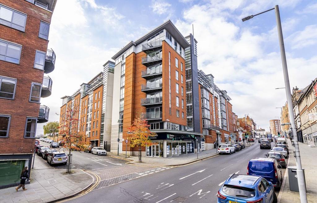 2 bedroom flat for sale