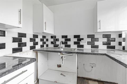 Studio for sale, Carlton Drive, London