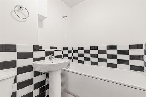 Studio for sale, Carlton Drive, London