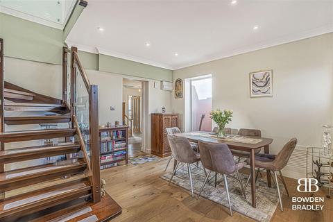 5 bedroom end of terrace house for sale, St. Patricks Place, Chadwell St Mary