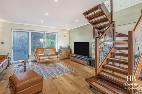 5 bedroom end of terrace house for sale, St. Patricks Place, Chadwell St Mary