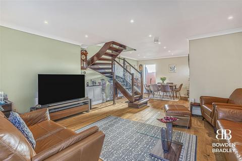 undefined, St. Patricks Place, Grays, RM16