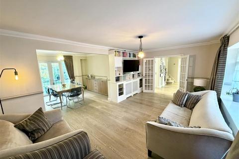5 bedroom detached house for sale, Florida Close, Bushey WD23