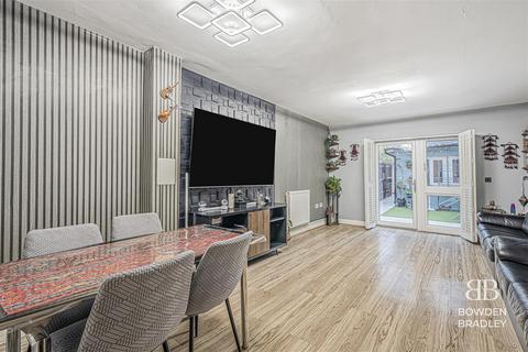 2 bedroom terraced house for sale, Reservoir Way, Hainault