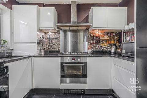 2 bedroom terraced house for sale, Reservoir Way, Hainault