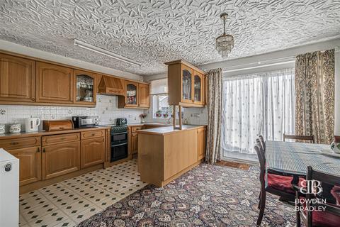 3 bedroom semi-detached house for sale, Stanley Road North, Rainham
