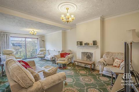 undefined, Peaketon Avenue, Redbridge