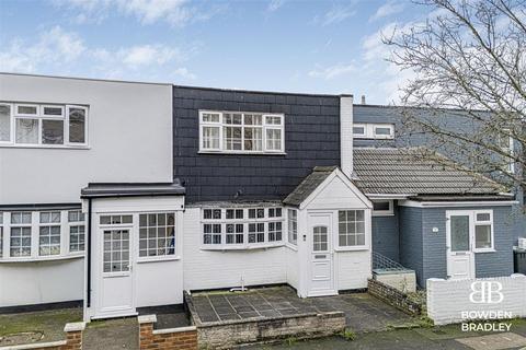 Longcroft Rise, Loughton, IG10