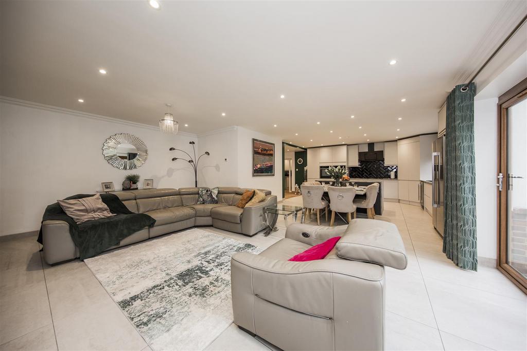 Kitchen/Dining/Family