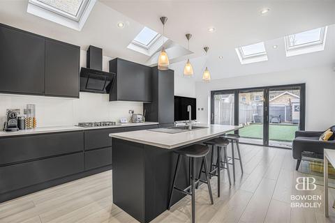 4 bedroom terraced house for sale, Northfield Road, East Ham