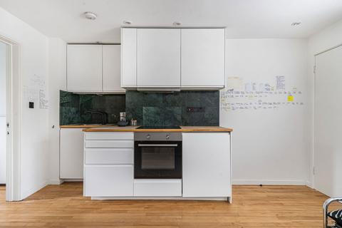 1 bedroom ground floor flat for sale, Croftongate Way, London SE4