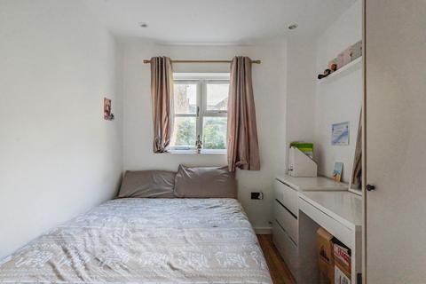 1 bedroom ground floor flat for sale, Croftongate Way, London SE4