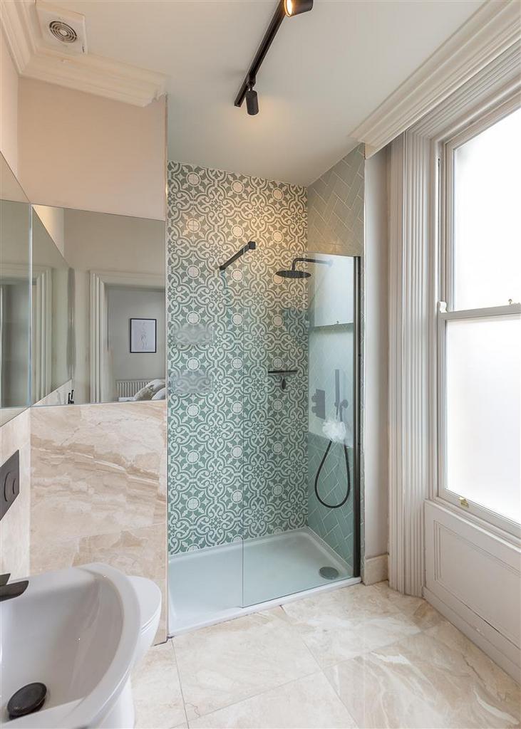 En-Suite (Bedroom 1)